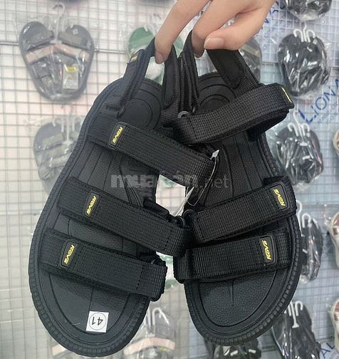 Giày sandal giá rẻ Trần Linh. 