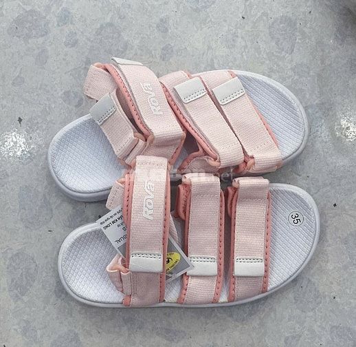 Giày sandal giá rẻ Trần Linh. 