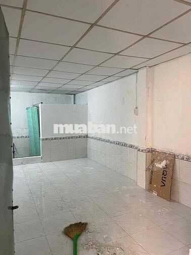 Cho thuê gấp phòng trọ ung văn khiêm có nhà vệ sinh riêng khá rộng cho