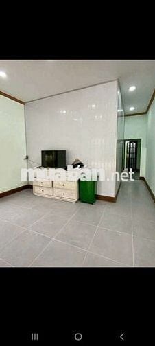 Cho thuê nhà tx 52 dt 400m có nhà 2p ngủ giá 10tr