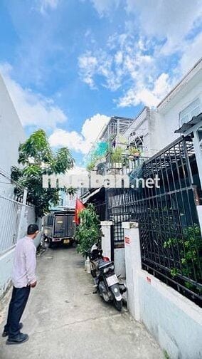 Bán Nhà 2 Tầng -  DT 112m2, Giá 3.85 Tỷ - Sổ Hồng Riêng - Hẻm Xe Hơi