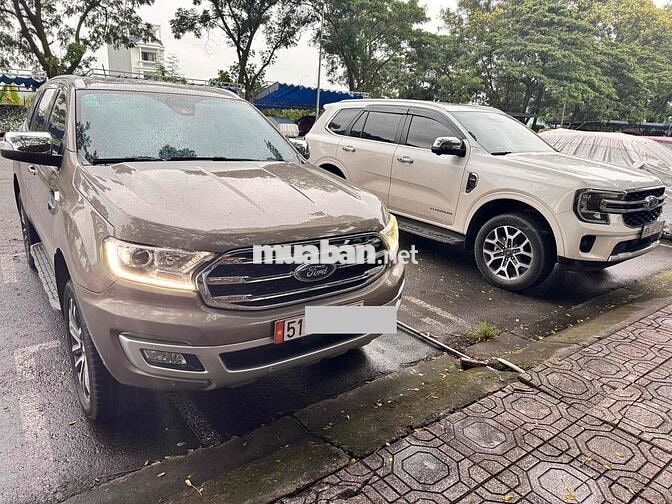 Ford Everest 2019 bản titan 2 cầu chạy 7v8