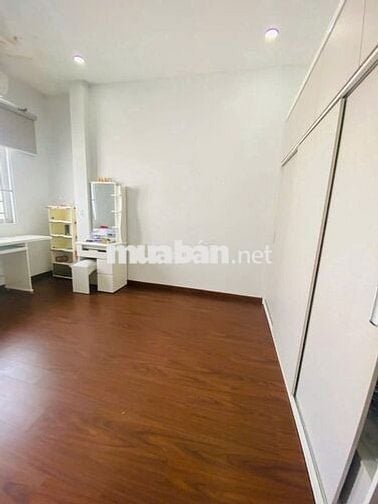 Bán Nhà 2 Tầng -  DT 112m2, Giá 3.85 Tỷ - Sổ Hồng Riêng - Hẻm Xe Hơi