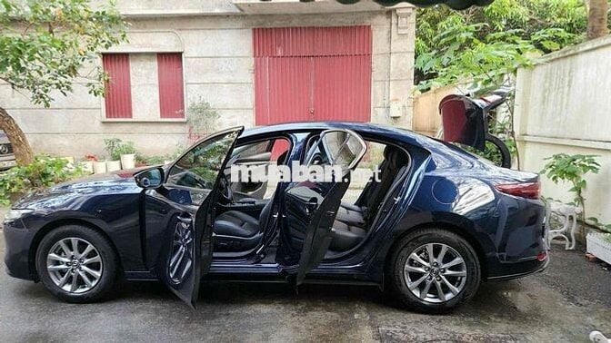 Mazda 3 2022 xanh cavansite mới đi được 1 vạn