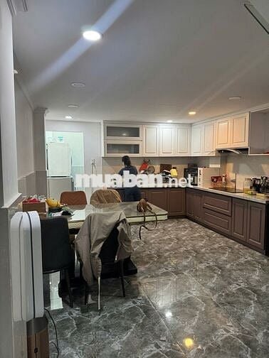 Nhà như mới,dt 4*16m,1lung,5pn,5wc, 3lau,sân thượng,hẽm đậu oto