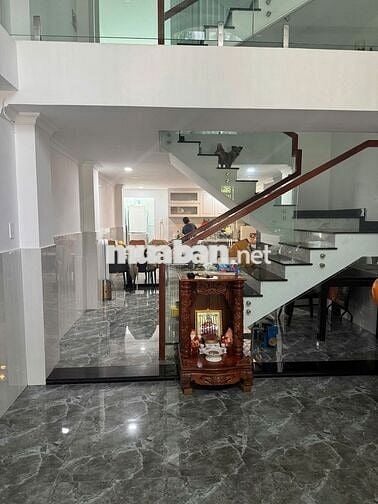 Nhà như mới,dt 4*16m,1lung,5pn,5wc, 3lau,sân thượng,hẽm đậu oto