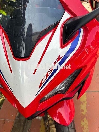 Bán xe Honda CBR mới đi chưa dc 5000 km