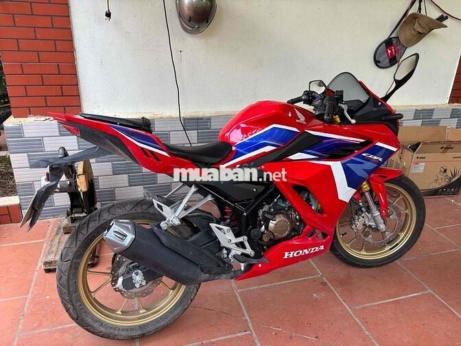 Bán xe Honda CBR mới đi chưa dc 5000 km