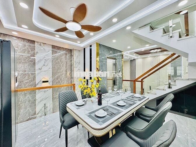 Nhà phố full nội thất có thang máy