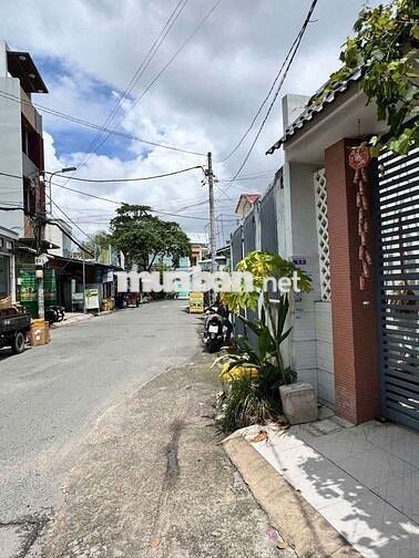 Nhà đẹp 5m x 30m. 150m2 Thổ cư Đúc 1 lầu Mặt tiền Đ. Tân Chánh Hiệp 26
