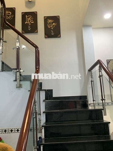 Bán nhà tân Hưng Thuận giá cực rẻ
