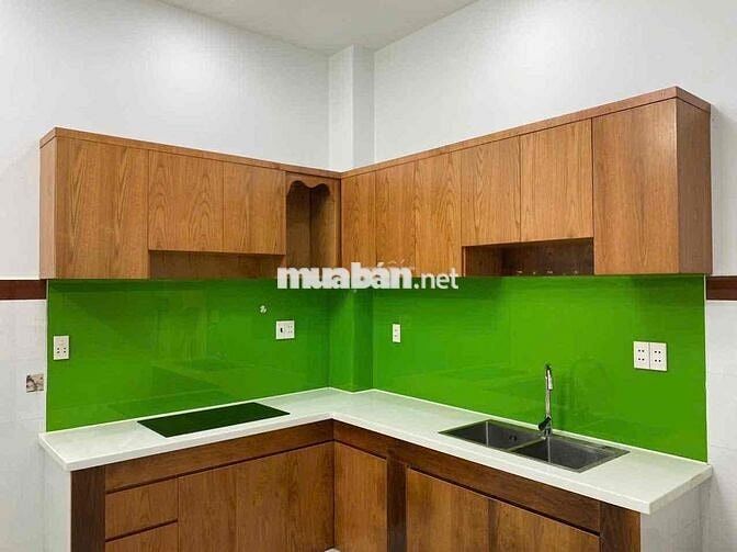 nhà trệt 2 lầu sân thượng, có 4 phòng ngủ 3wc