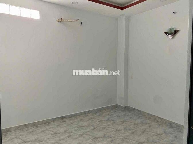 nhà trệt 2 lầu sân thượng, có 4 phòng ngủ 3wc