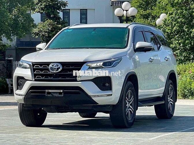 Toyota Fortuner 2.4 4x2 AT sản xuất 2022