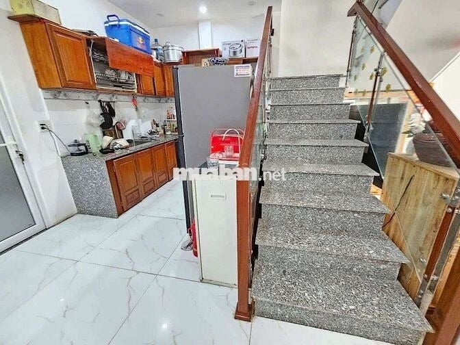 BÁN NHÀ 3 MÊ ĐÚC 
DT 61m
Công năng: 5pn,3 wc, p thờ, sân phơi
Hướng đô