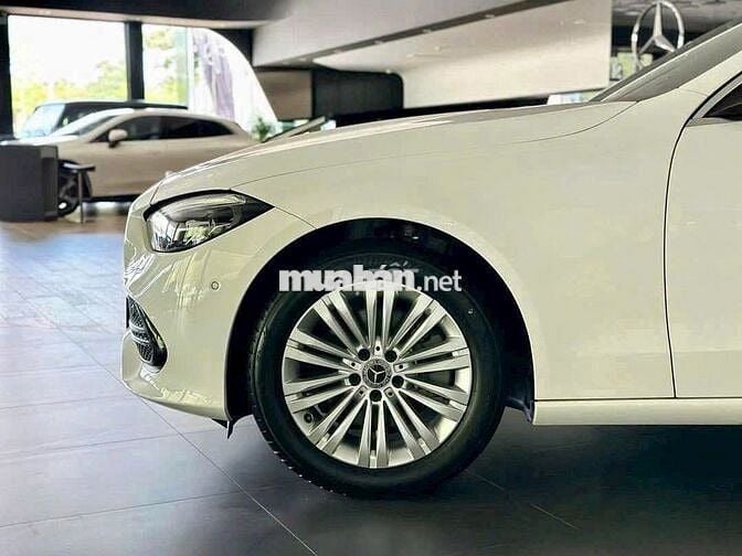 Mercedes-Benz C200 2025