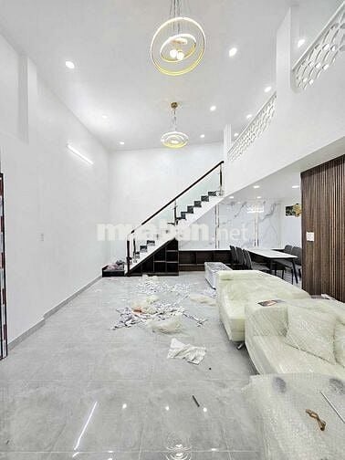 Nhà mới đẹp 100% diện tích siêu bự. Cách Huỳnh Tấn Phát chỉ có 50 m..