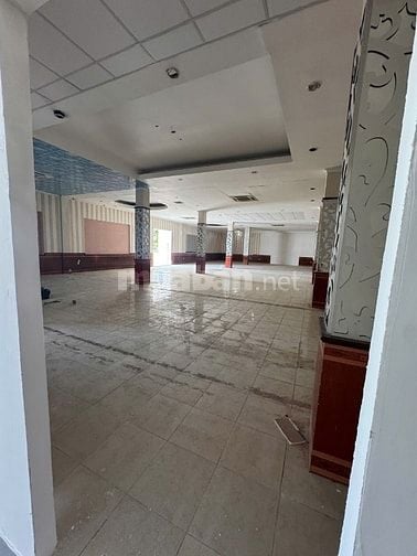 còn 1 sàn 70m2 ruy nhất tại tòa nhà văn phòng hạng B ngay cộng hòa