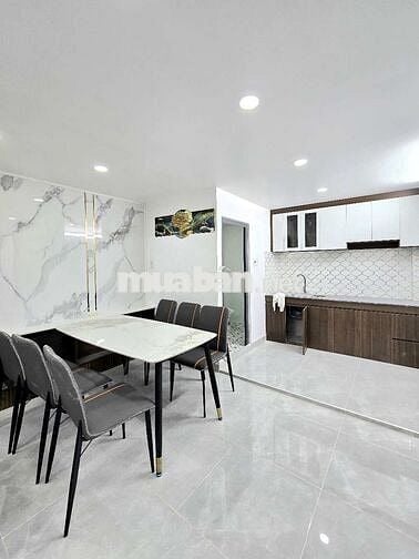 Nhà mới đẹp 100% diện tích siêu bự. Cách Huỳnh Tấn Phát chỉ có 50 m..