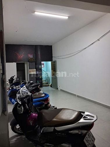 Cho thuê nhà mặt tiền đường 3/2, P.10, Q.10 giá 17tr