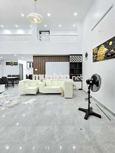 Nhà mới đẹp 100% diện tích siêu bự. Cách Huỳnh Tấn Phát chỉ có 50 m..