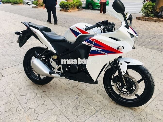 HONDA CBR 150 TRẮNG ĐỎ  ĐI ÍT GIỮ GÌN CÒN ZIN ĐÉT