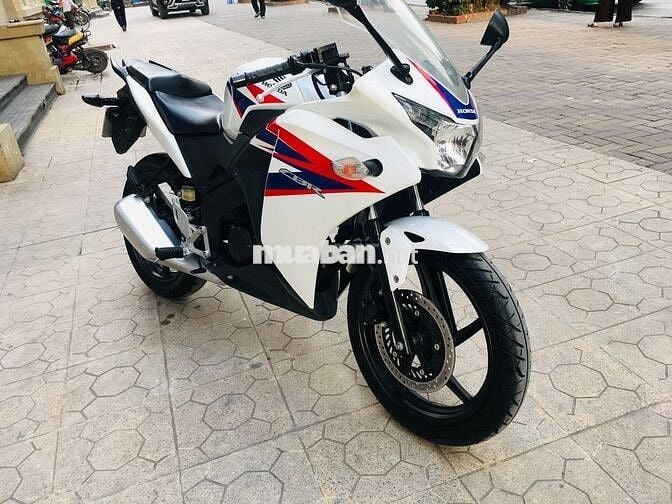 HONDA CBR 150 TRẮNG ĐỎ  ĐI ÍT GIỮ GÌN CÒN ZIN ĐÉT