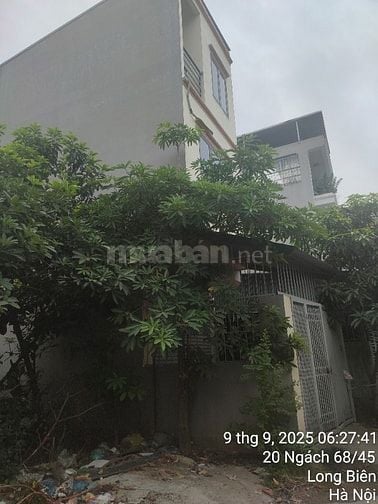 Nhà 3 tầng ngõ thông ô tô tải đỗ cửa, rộng rãi, gần chợ, trg học