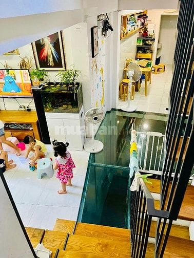 Bán gấp nhà Hoàng văn thụ vòng xoay 