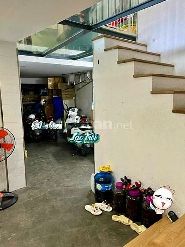 Bán gấp nhà Hoàng văn thụ vòng xoay 