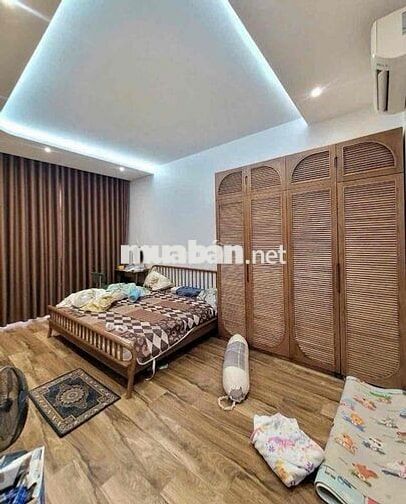 BÁN NHÀ MẶT TIỀN KINH DOANH GẦN SÂN VẬN ĐỘNG DĨ AN