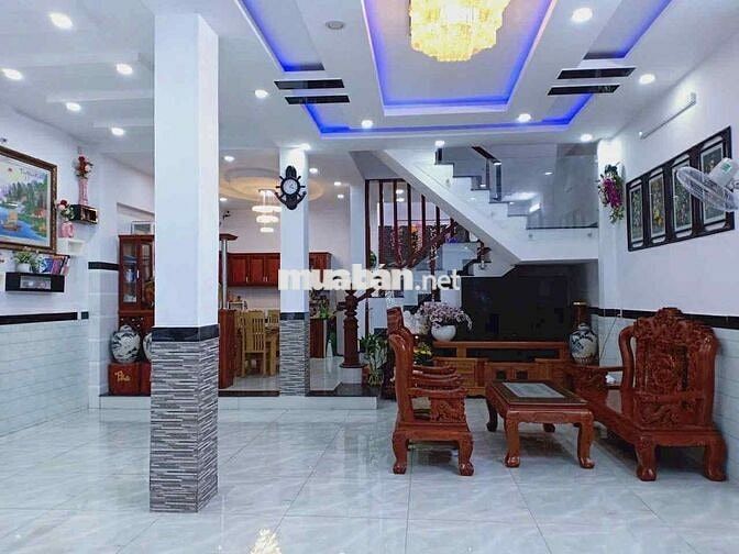 Phan Huy Ích 4 lầu đúc BTCT đường nhựa 2 xe hơi né nhau chỉ 12,6 tỷ