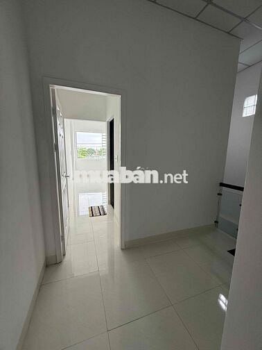 Nhà 1 Trệt 1 Lầu 3Pn - 3Wc - Có Phòng ngủ dưới! Đường nhựa! SHR!
