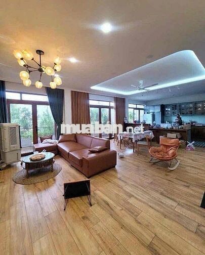BÁN NHÀ MẶT TIỀN KINH DOANH GẦN SÂN VẬN ĐỘNG DĨ AN