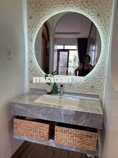 BÁN NHÀ MẶT TIỀN KINH DOANH GẦN SÂN VẬN ĐỘNG DĨ AN