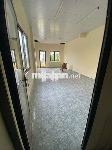 Văn phòng Phạm Văn Đồng, 70m2, 7tr, có bãi để xe hơi, bảo vệ 24/7