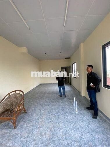 Văn phòng Phạm Văn Đồng, 70m2, 7tr, có bãi để xe hơi, bảo vệ 24/7
