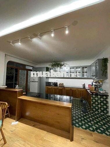 BÁN NHÀ MẶT TIỀN KINH DOANH GẦN SÂN VẬN ĐỘNG DĨ AN