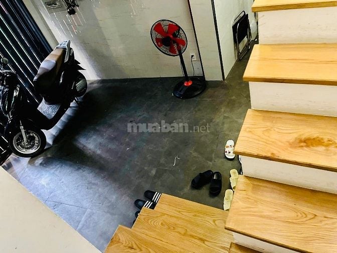 Bán gấp nhà Hoàng văn thụ vòng xoay 