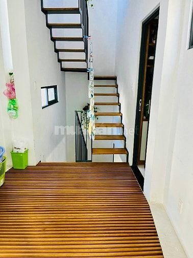 Bán gấp nhà Hoàng văn thụ vòng xoay 