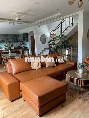 BÁN NHÀ MẶT TIỀN KINH DOANH GẦN SÂN VẬN ĐỘNG DĨ AN
