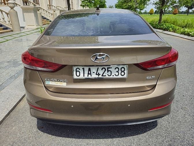 Hyundai elantra 2017 1.6 giá hợp lý ạ