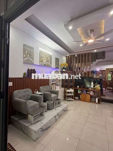 BÁN NHÀ CHÍNH CHỦ ĐƯỜNG 10.5M - HƯỚNG ĐB, VỊ TRÍ ĐẸP HOT HÒA XUÂN