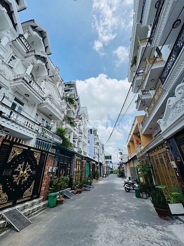 Nhà đúc 3 lầu, dt: 4x18 hẻm 8m đường 18b, giáp Mã Lò