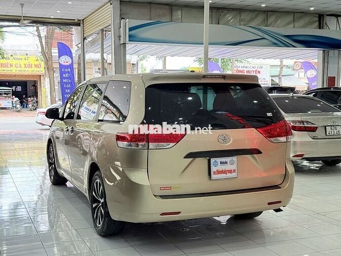 TOYOTA SIENNA 2.7L SX 2010 NHẬP MỸ
