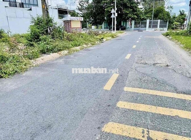 CHỦ CẦN TIỀN BÁN GẤP ĐẤT Ở TT THỊ TRẤN CÁCH SÂN VẬN ĐỘNG CỦ CHI 1km