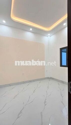 Bán nhà 2 tầng mặt tiền ở Tp.HCM gần KCN Tân Uyên có SHR giá chỉ 400tr