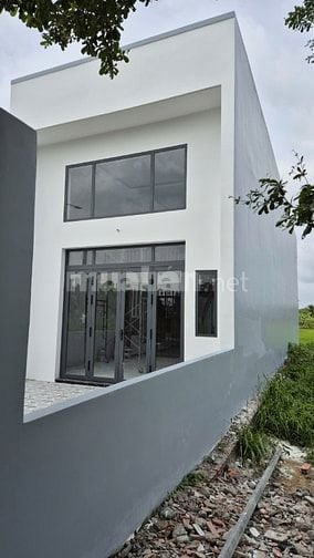 Bán nhà đẹp 85m2 chỉ 650 triệu - SHR