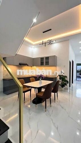 Bán nhà 2 tầng mặt tiền ở Tp.HCM gần KCN Tân Uyên có SHR giá chỉ 400tr