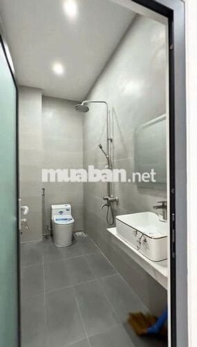 Bán nhà 2 tầng mặt tiền ở Tp.HCM gần KCN Tân Uyên có SHR giá chỉ 400tr